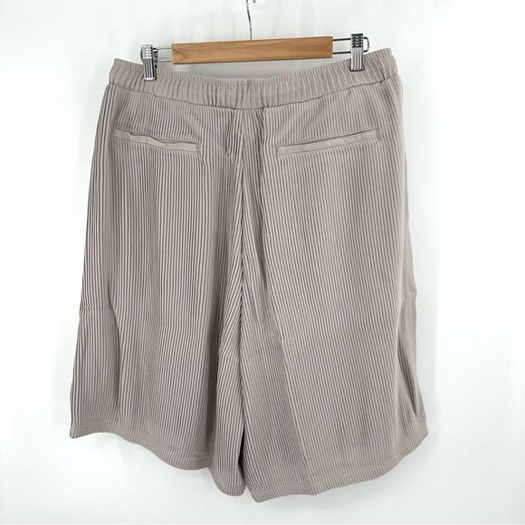 ASOS bermuda plisse smart short in stone Size 36 - Picture 6 of 8